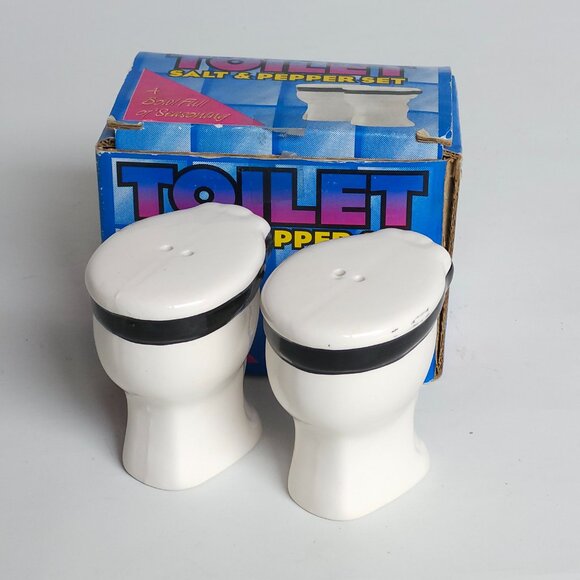 VINTAGE Ceramic Toilet bowl Salt and Pepper Shaker Set BNIP GAG GIFT Novelty - Picture 3 of 5
